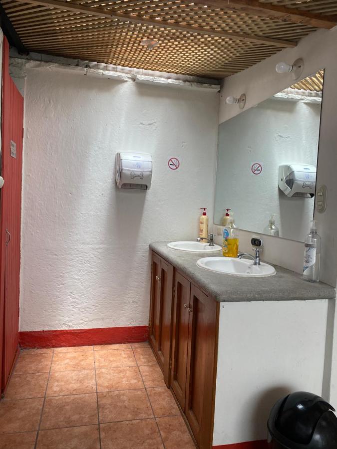El Extranjero Hostal Antigua Bagian luar foto