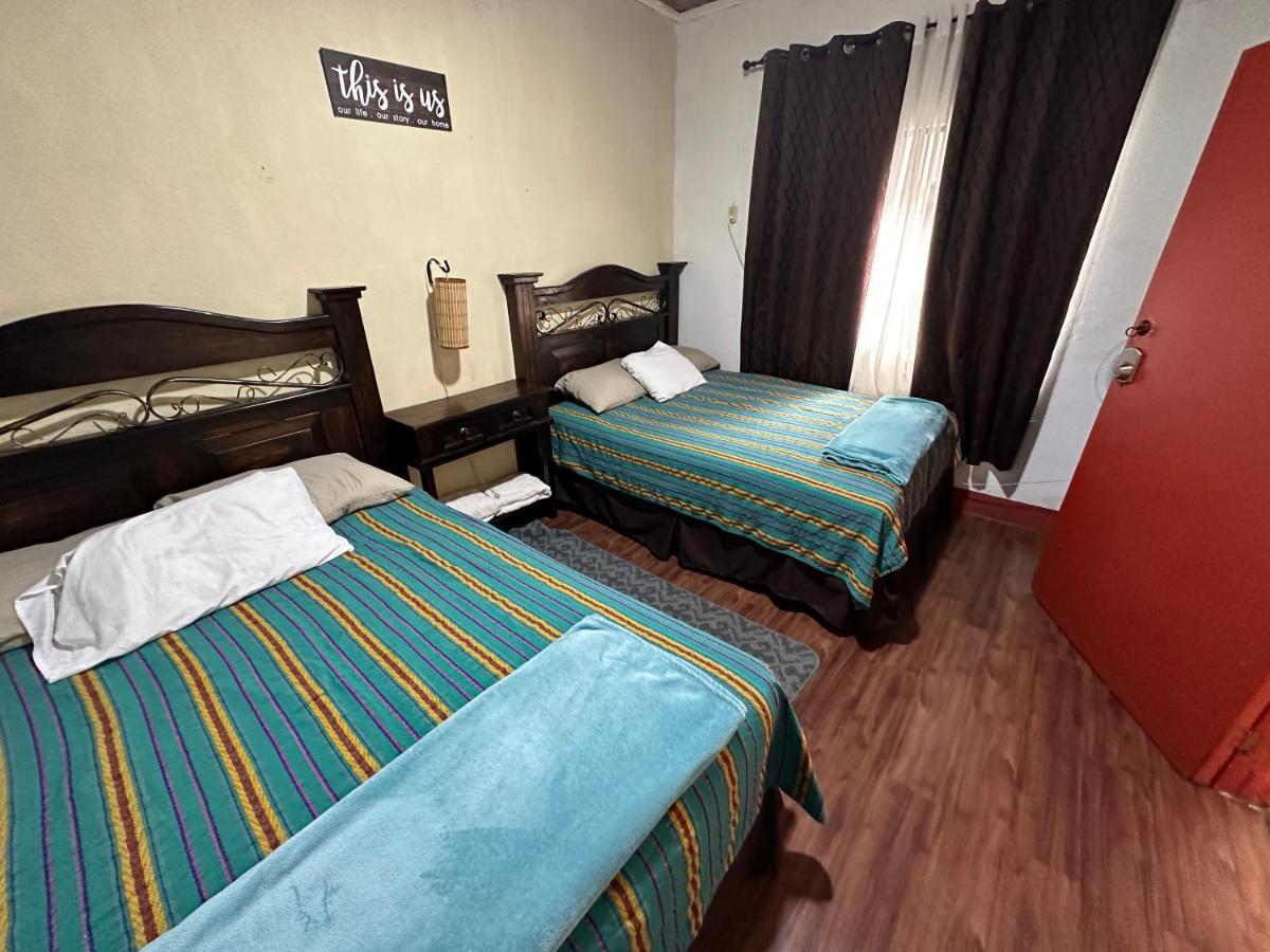 El Extranjero Hostal Antigua Bagian luar foto