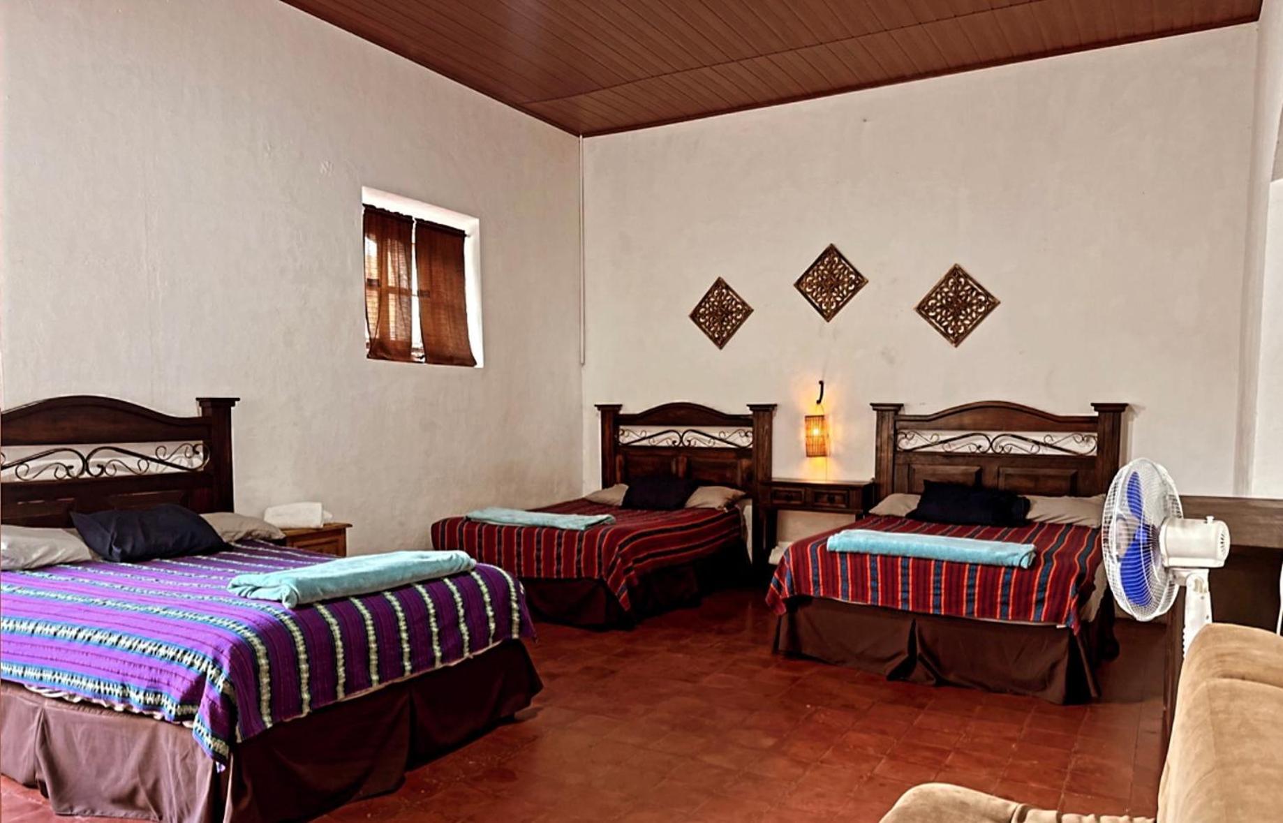 El Extranjero Hostal Antigua Bagian luar foto