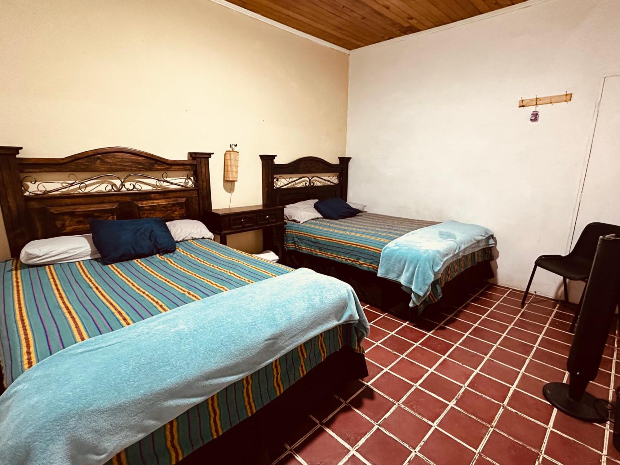 El Extranjero Hostal Antigua Bagian luar foto